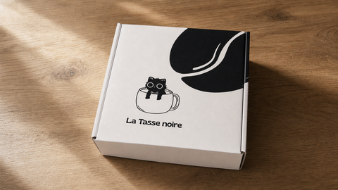 L'Expérience par Abonnement : La Box Découverte La Tasse Noire